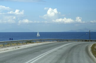 Σαρωνικός: Μία ριβιέρα και μία ενδοχώρα σου ψιθυρίζουν ιστορίες 