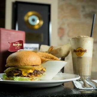 Κάνε own το καλοκαίρι σου στην πόλη με το Own The Week στο Hard Rock Cafe Athens 