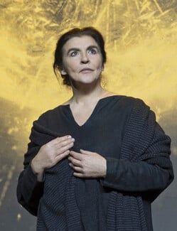 «Όμορφη Πόλη – 100 χρόνια Μίκης Θεοδωράκης»: Η συγκλονιστική μουσικοθεατρική παράσταση επιστρέφει για μία βραδιά