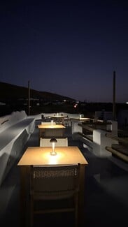 Από το Παγκράτι στην Τήνο: Ο «Ροζ Πάνθηρας» άνοιξε πανιά για τις Κυκλάδες