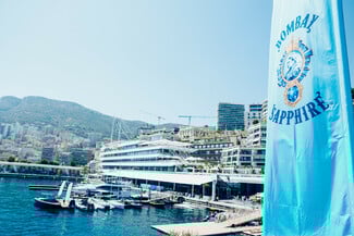 Με τo ΒOMBAY SAPPHIRE στους «ηλεκτρισμένους» αγώνες ταχύτητας σκαφών Ε1 στο Μονακό και καλεσμένη τη Βάσια Κωσταρά.