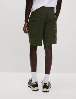 "Short shorts": Η M&S παρουσιάζει τη νέα συλλογή ανδρικών σορτς