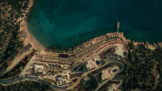 Onar Seaside Lounge: Όταν η θαλασσινή αύρα αγκαλιάζει την τέχνη της γαστρονομίας