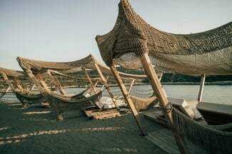 Onar Seaside Lounge: Όταν η θαλασσινή αύρα αγκαλιάζει την τέχνη της γαστρονομίας