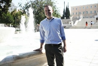 Ο Δήμος Αθηναίων επαναλειτουργεί το σιντριβάνι στην πλατεία Συντάγματος 