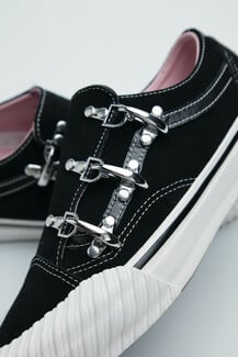 H Ολυμπιονίκης skateboarder Cocona Hiraki υπογράφει τα νέα Premium Old Skool της Vans