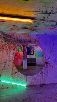 Κούλ Άθενς: Πίνουμε καφέ σε έναν νέο χώρο με ποπ άποψη χρωματιστή ατμόσφαιρα