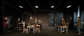 «Εχθρός του λαού»: Μια διεθνής συνεργασία του Θεάτρου του Νέου Κόσμου με τη Schaubühne του Βερολίνου