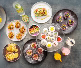 Sunday Friends & Family Brunch: Οι Κυριακές αποκτούν ξανά γεύση και χρώμα