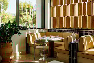 Bottomless Brunch + Βeats: Το νέο στέκι του Σαββατοκύριακου στη Γλυφάδα