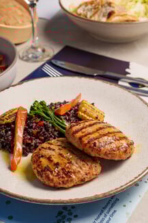 Okio Zea: Η νέα γευστική εμπειρία στη Μαρίνα Ζέας