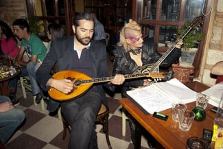 Ένας προσωρινός τίτλος peaches