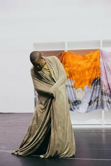 MIRfestival 2025 | Περιπέτειες σκηνής/εικόνας: Ένας κόσμος που συνταράζει την πόλη σιωπηλά και εκκωφαντικά