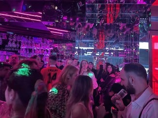 Η Rosalia, η ακρόαση του LUX και ένα unboxing με σουπερ cool καλούδια