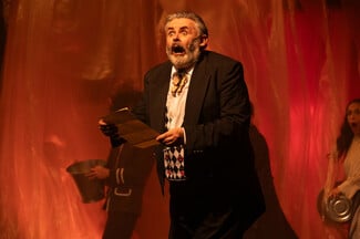 Τι κάνει τον «Αρσέν Λουπέν» μία από τις πιο επιτυχημένες παραστάσεις της σεζόν;