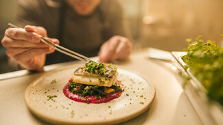 Νέες γεύσεις, νέες ιστορίες: Το Around the Table σε καλεί να εξερευνήσεις την Αθήνα αλλιώς