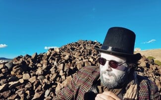 Resital Dostoevsky: Μια σκοτεινή, σαρκαστική παράσταση στα όρια κωμωδίας και τραγωδίας