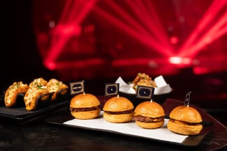 Αντώνης Ρέμος - Χρήστος Μάστορας: Η πιο δυνατή συνάντηση του χειμώνα ξεκίνησε στο NOX ATHENS