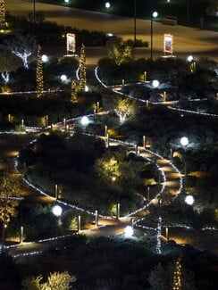 Χριστουγεννιάτικη λάμψη στο The Ellinikon Experience Park