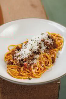 OX Meat Taverna: Η σύγχρονη ελληνική ψησταριά που ξέρει την τέχνη του κρέατος