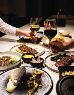 Amber Athens: Καθημερινή στάση σε έναν χώρο με υψηλή αισθητική και ελληνική γευστική ψυχή