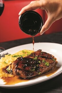 TGI Fridays™: Νέες γευστικές αφίξεις και vibes που κάνουν κάθε μέρα να μοιάζει με Παρασκευή.