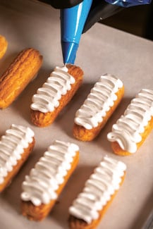 Choureal: Το προφιτερόλ έγινε ιεροτελεστία