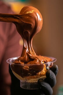 Choureal: Το προφιτερόλ έγινε ιεροτελεστία