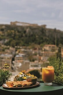 Αθηναϊκή Ταράτσα: Brunch με θέα την Ακρόπολη και γεύσεις από την ελληνική παράδοση