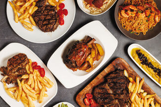 Το Βραστό: Γεύσεις και χριστουγεννιάτικη ζεστασιά σε ένα μαγαζί-θρύλο.