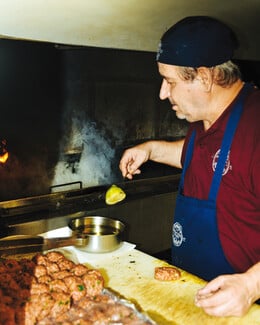 Ταβέρνα Μπάμπης: H παράδοση ζει μέσα από τους ανθρώπους της