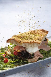 V1935 roof garden: Ιδιαίτερες ιταλικές γεύσεις και μια πίτσα που δεν σε φουσκώνει