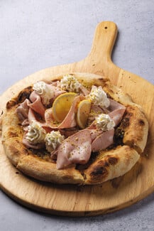 V1935 roof garden: Ιδιαίτερες ιταλικές γεύσεις και μια πίτσα που δεν σε φουσκώνει