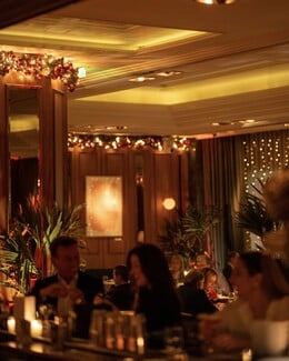 Athénée: Μια ανεπανάληπτη γαστρονομική εμπειρία στο πιο γιορτινό σκηνικό της πόλης