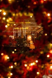 Athénée: Μια ανεπανάληπτη γαστρονομική εμπειρία στο πιο γιορτινό σκηνικό της πόλης