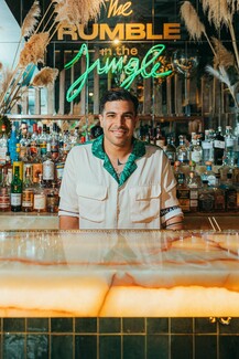 The Bar in front of the Bar: Η cool μπάρα της οδού Πετράκη στα 50 καλύτερα μπαρ του κόσμου