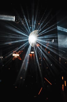 Disco Safari: Η αυθεντική ντίσκο που ταξιδεύει ολόκληρες γενιές πίσω στο 1979