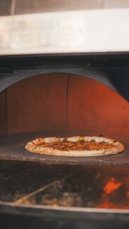 F*Smashing District Mozzart και Πραξιτέλους: Μια συνεργασία-έκπληξη και ένα μεγάλο street party στην καρδιά της Αθήνας