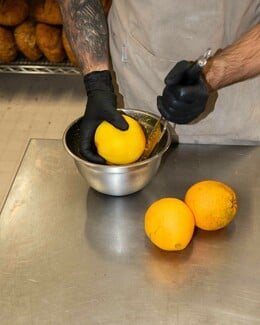 Η αφράτη βασιλόπιτα του Red Jane έχει το πιο περίτεχνο φλουρί 