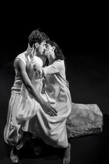 Τελευταίες παραστάσεις για την «Πύλη της Κόλασης» στο Αμφι-θέατρο Σπύρου Ευαγγελάτου