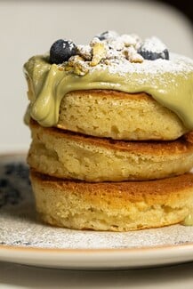 Το Benedict Berlin φτάνει στην Αθήνα για να κάνει πράξη το πρωινό που δεν τελειώνει ποτέ 