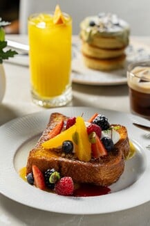 Το Benedict Berlin φτάνει στην Αθήνα για να κάνει πράξη το πρωινό που δεν τελειώνει ποτέ 