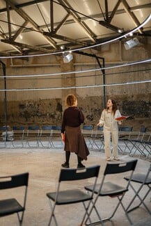 Μια ανατρεπτική θεατρική εμπειρία στον πρώην βιομηχανικό χώρο της ΦΙΑΤ