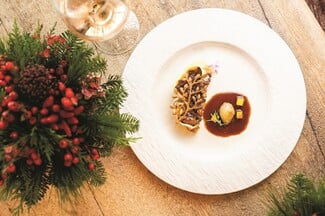 Γιορτές στα Asteria: H γειτονιά της Γλυφάδας φοράει τα καλά της και γεμίζει με εορταστικό φως