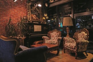 Urban Bar: Εδώ μαζεύονται τρεις διαφορετικές γειτονιές, και καθεμία έχει έναν καλό λόγο