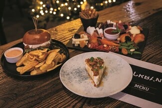 Urban Bar: Εδώ μαζεύονται τρεις διαφορετικές γειτονιές, και καθεμία έχει έναν καλό λόγο