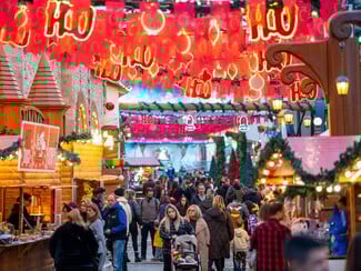 ΔΕΗ CHRISTMAS FACTORY: Η πιο φωτεινή γιορτή της Αθήνας λάμπει στην καρδιά της πόλης