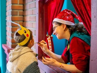 ΔΕΗ CHRISTMAS FACTORY: Η πιο φωτεινή γιορτή της Αθήνας λάμπει στην καρδιά της πόλης