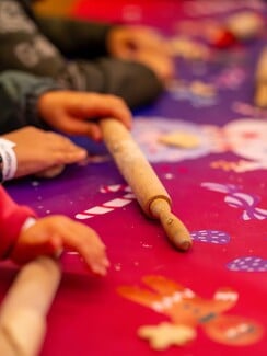 ΔΕΗ CHRISTMAS FACTORY: Η πιο φωτεινή γιορτή της Αθήνας λάμπει στην καρδιά της πόλης