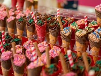 ΔΕΗ CHRISTMAS FACTORY: Η πιο φωτεινή γιορτή της Αθήνας λάμπει στην καρδιά της πόλης